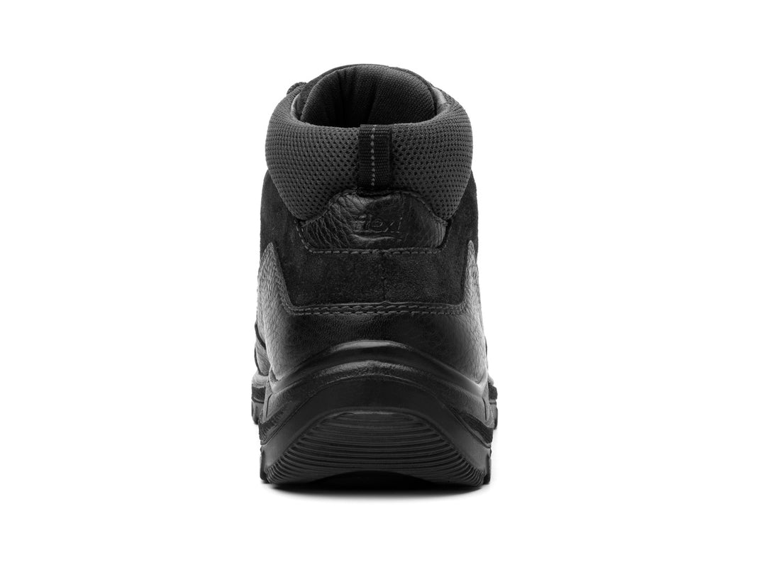 Botas Flexi Freeland Country para hombre en color negro, de cuero con suela robusta y cordones.