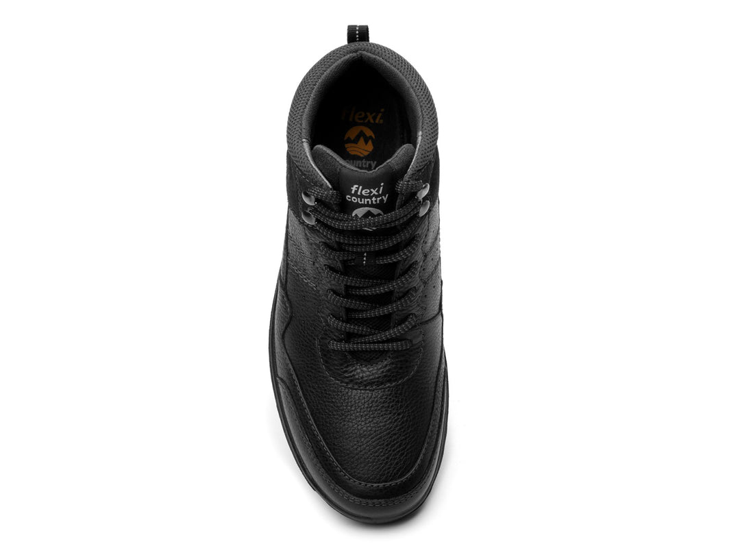 Botas Flexi Freeland Country para hombre en color negro, de cuero con suela robusta y cordones.