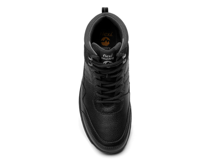 Botas Flexi Freeland Country para hombre en color negro, de cuero con suela robusta y cordones.