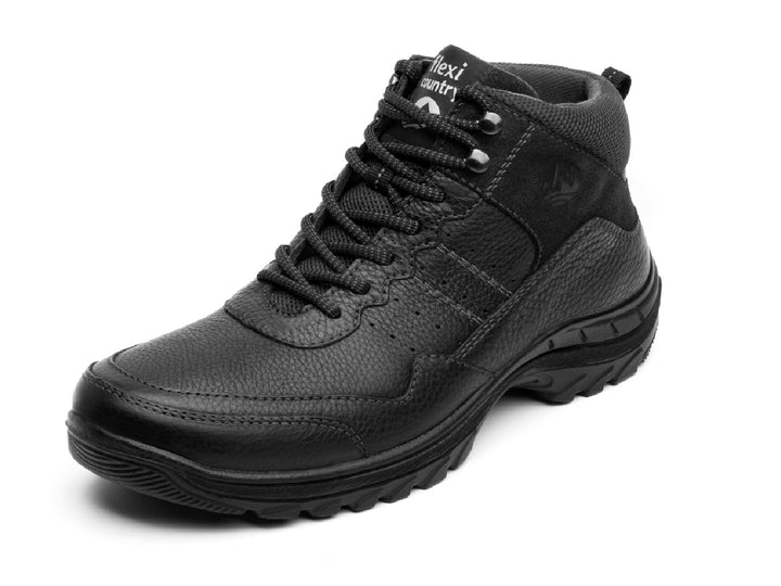Botas Flexi Freeland Country para hombre en color negro, de cuero con suela robusta y cordones.