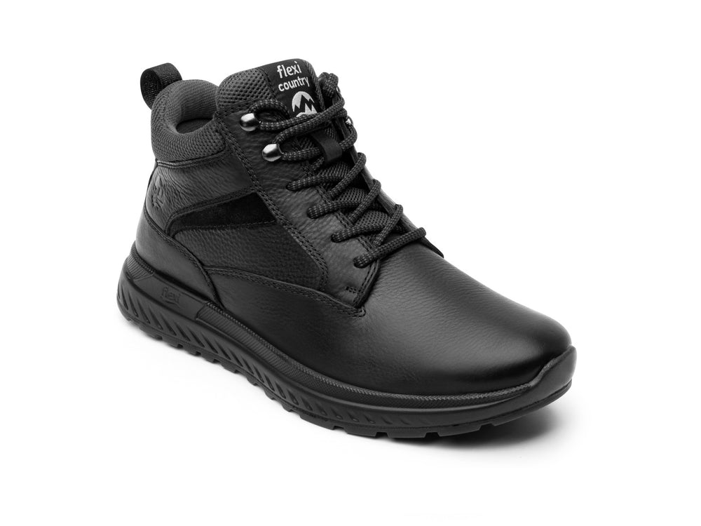 Zapato casual Flexi color negro de cuero con cordones y suela gruesa.