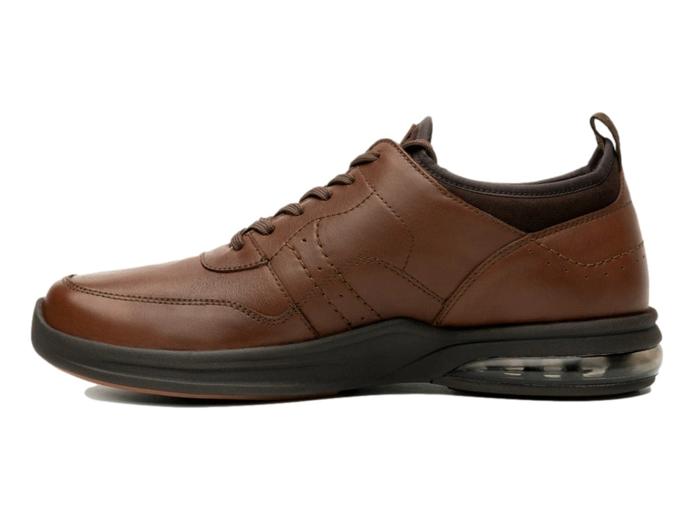 Zapato casual Flexi para hombre en color brandy con cordones y suela oscura.