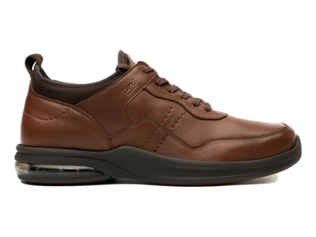 Zapato casual Flexi para hombre en color brandy con cordones y suela oscura.