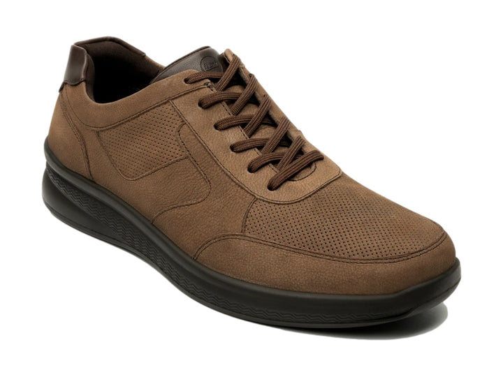 Zapato casual Flexi Samoa 2 para hombre en color taupe con suela oscura y detalles perforados.