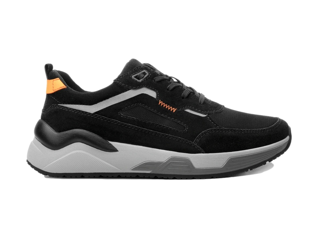 Tenis deportivos Flexi color negro con suela gris y detalles en naranja para hombre.
