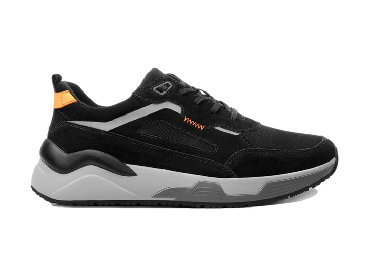 Tenis deportivos Flexi color negro con suela gris y detalles en naranja para hombre.
