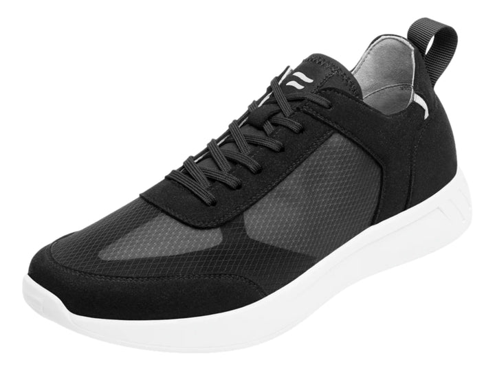 Tenis Flexi Forseti para hombre en color negro con suela blanca y detalles de malla.