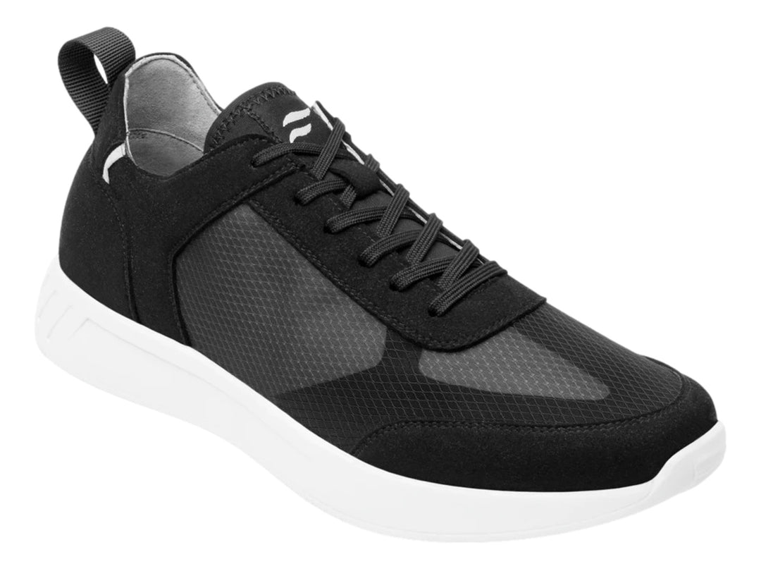 Tenis Flexi Forseti para hombre en color negro con suela blanca y detalles de malla.