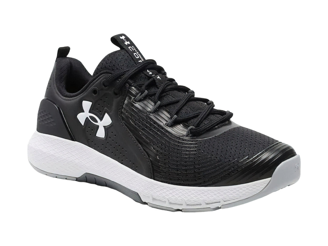 Tenis deportivos Under Armour Charged Commit TR 3 en color negro con suela blanca y logo lateral blanco.
