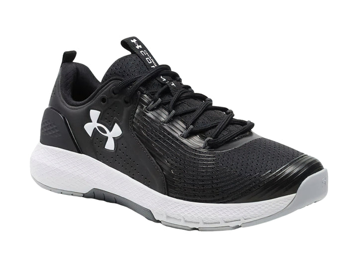Tenis deportivos Under Armour Charged Commit TR 3 en color negro con suela blanca y logo lateral blanco.
