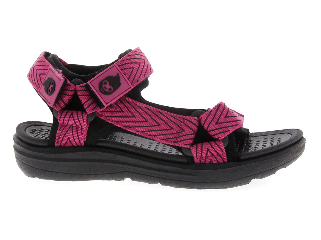 Sandalia gladiador para mujer en color rosa fuscia con suela negra.