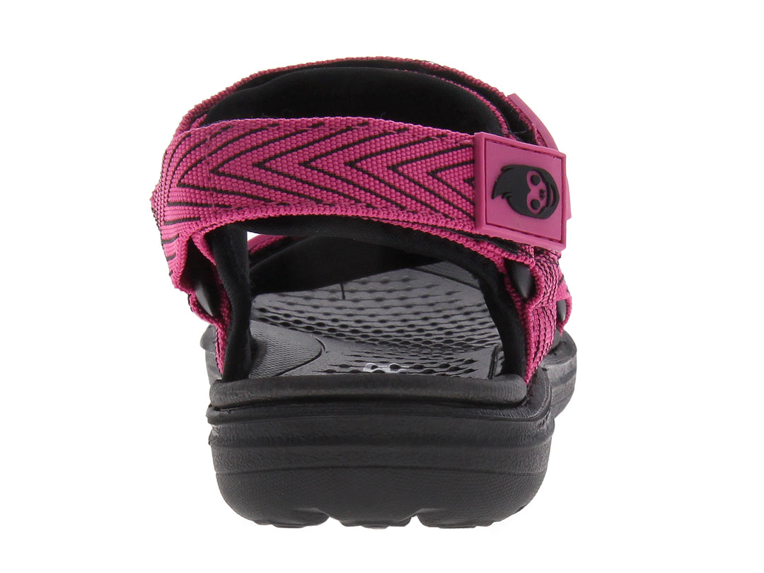 Sandalia gladiador para mujer en color rosa fuscia con suela negra.