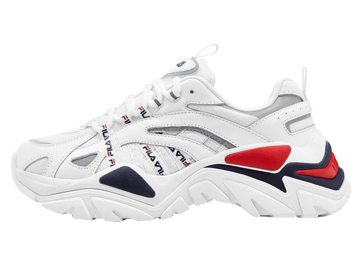Tenis FILA blancos con detalles en azul marino y rojo, diseño robusto y suela gruesa.