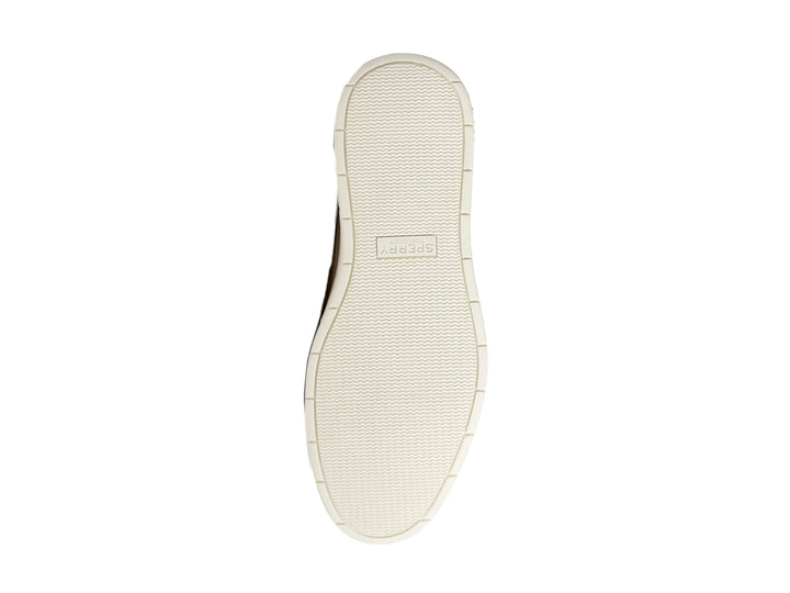 Zapato náutico Sperry de plataforma en color blanco con detalles en cuero café y suela blanca gruesa.
