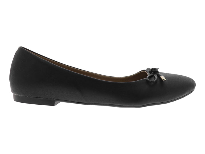Zapato plano color negro para mujer con detalle de moño dorado en la parte superior.