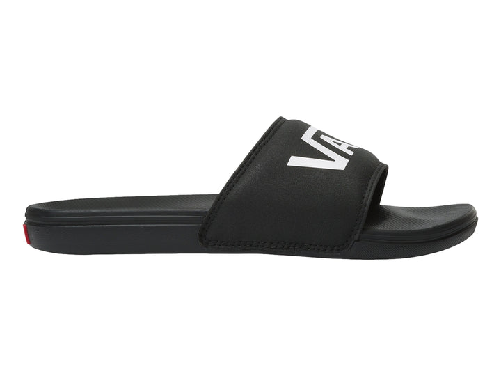 Sandalia VANS La Costa Slide-On en color negro con logotipo blanco en la banda superior.