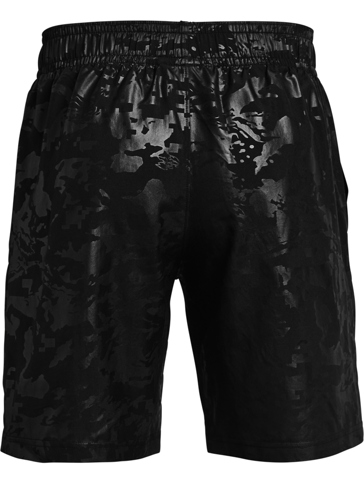 Pantalones cortos deportivos Under Armour en color negro con textura grabada brillante y cintura elástica.
