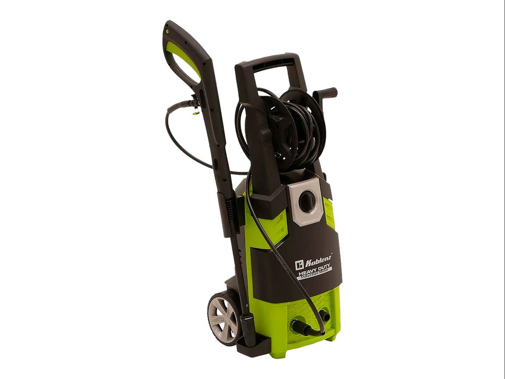 Hidrolavadora Koblenz color verde y negro con manguera, pistola y accesorios.