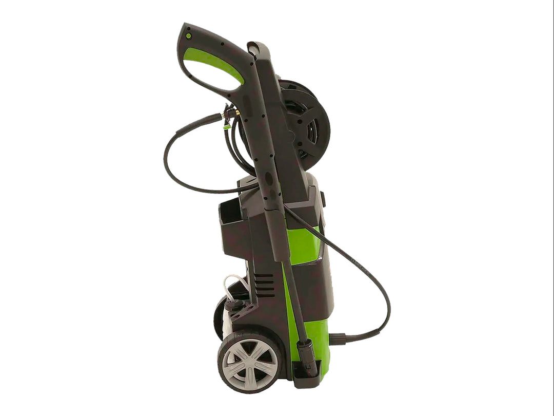 Hidrolavadora Koblenz color verde y negro con manguera, pistola y accesorios.