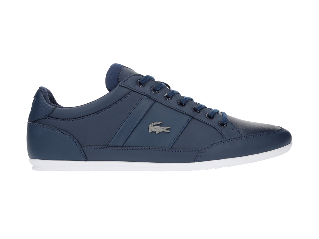 Tenis Lacoste Chaymon para hombre en color azul marino con suela blanca.