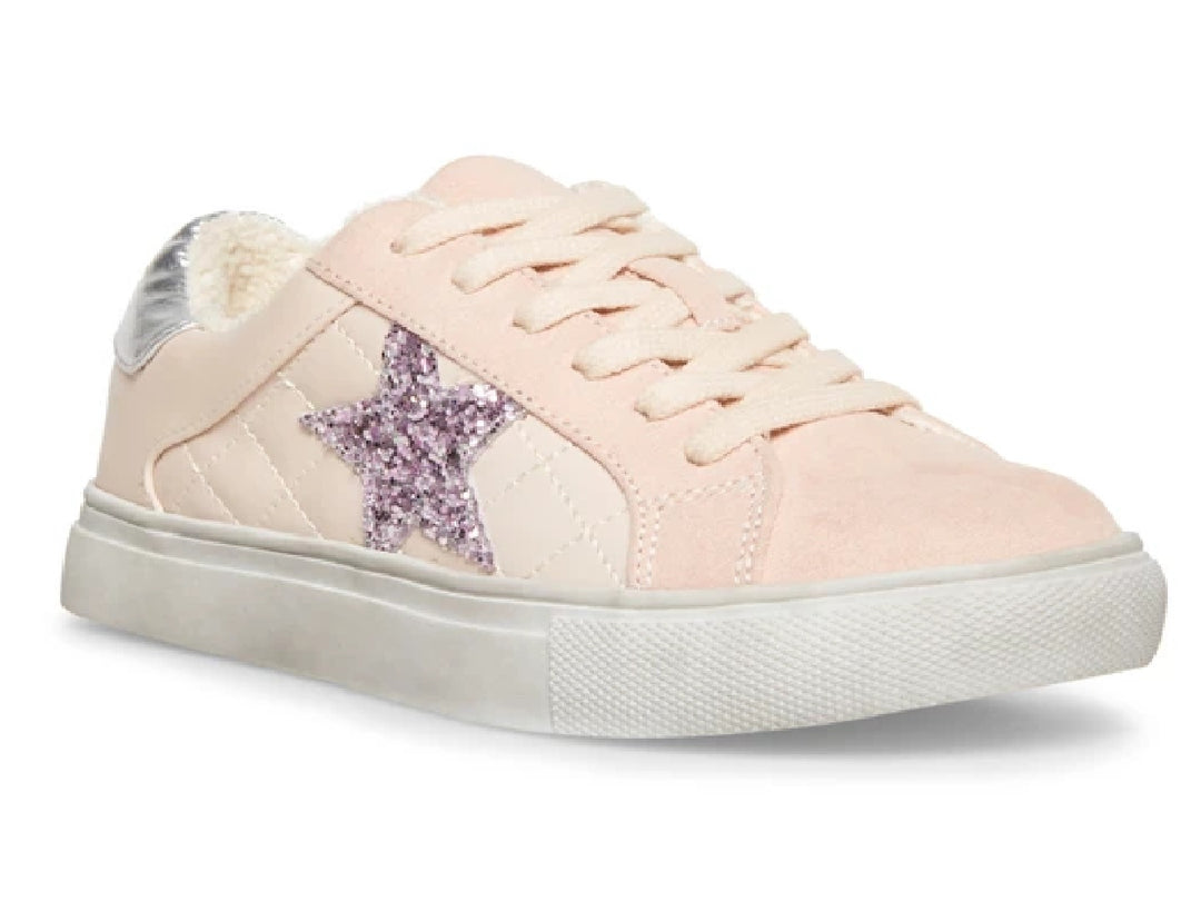 Tenis infantiles color rosa blush con una estrella brillante en el lateral y suela blanca.