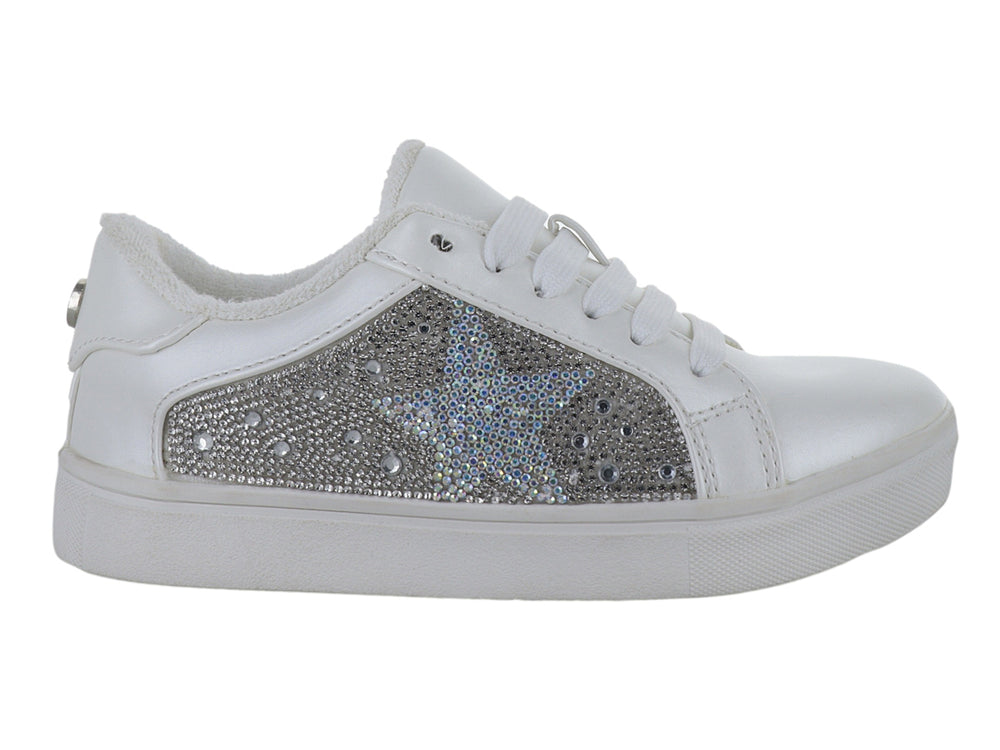 Tenis blancos infantiles con panel lateral decorado con brillantes y suela blanca.