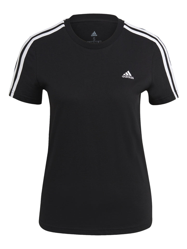 Mujer vistiendo playera deportiva Adidas color negro con tres franjas blancas en los hombros.
