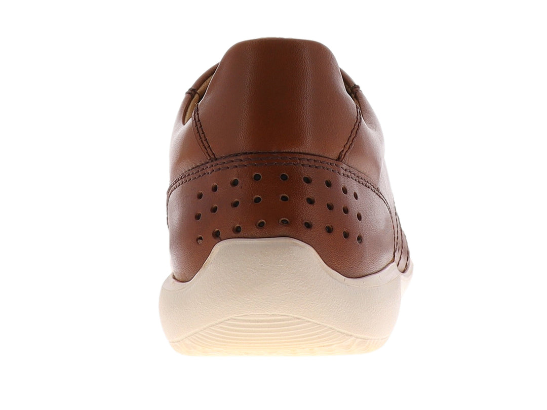 Zapato casual de cuero marrón con cordones y suela blanca.