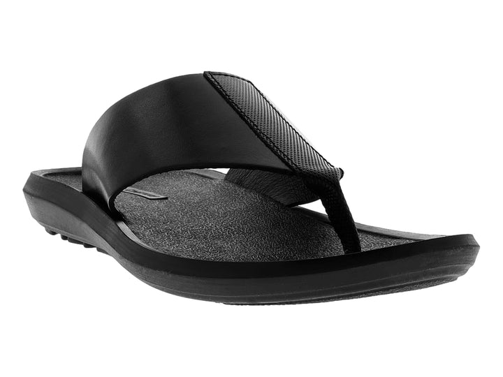 Sandalia de dedo color negro para hombre con suela plana y correa sintética.