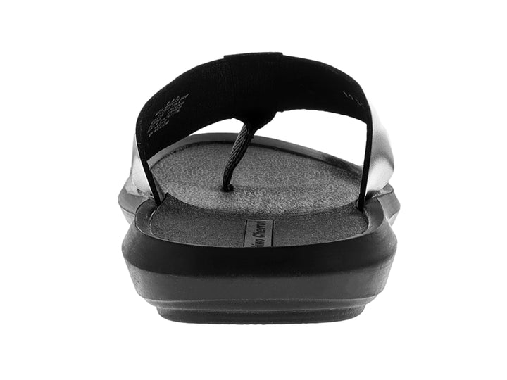 Sandalia de dedo color negro para hombre con suela plana y correa sintética.