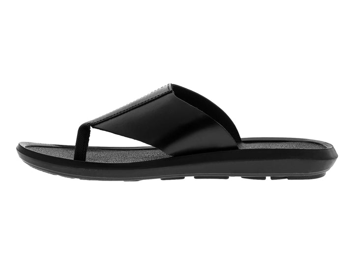 Sandalia de dedo color negro para hombre con suela plana y correa sintética.