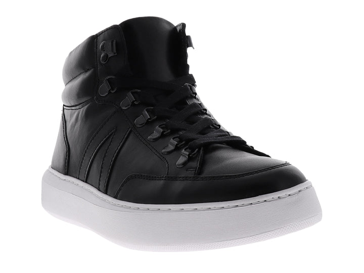 Tenis tipo botín de cuero negro con suela blanca y cordones.