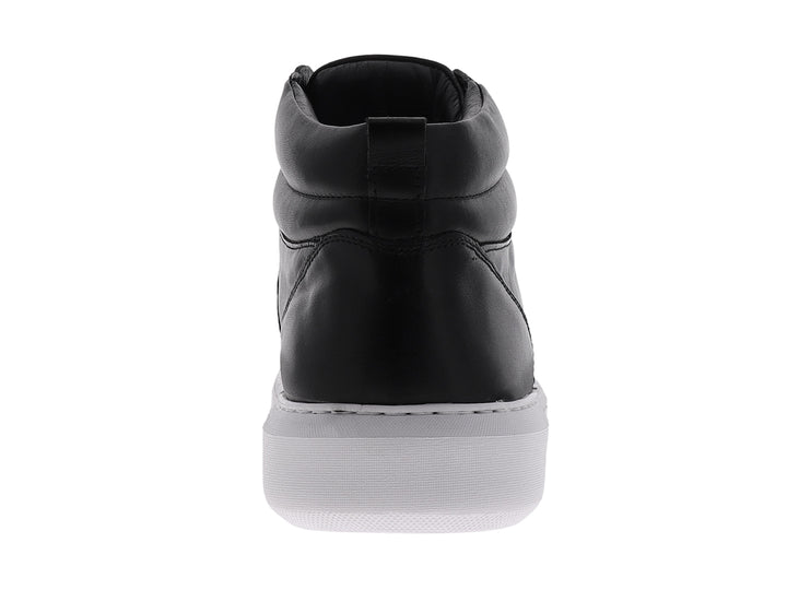 Tenis tipo botín de cuero negro con suela blanca y cordones.