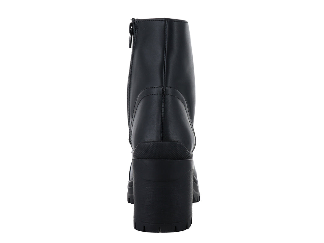Bota negra de cuero con cordones, tacón grueso y suela track.