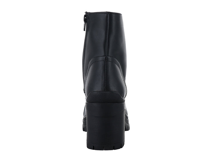 Bota negra de cuero con cordones, tacón grueso y suela track.