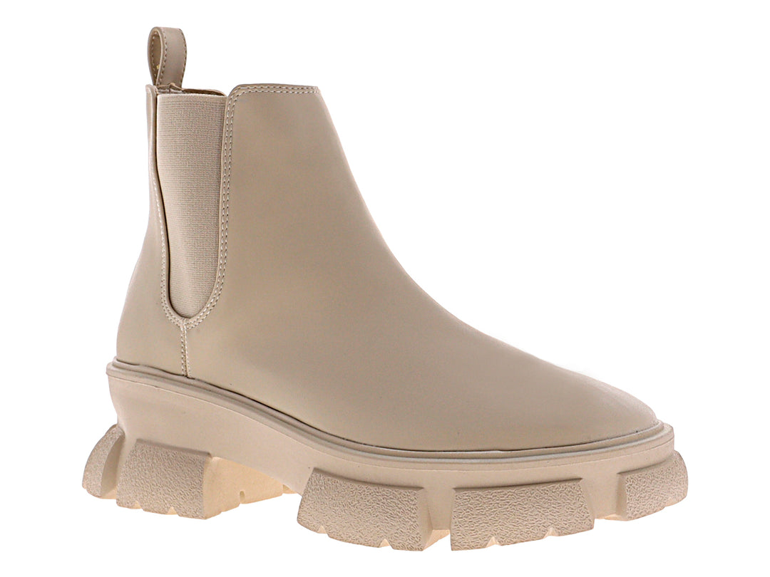 Bota combat color nude para mujer con suela de plataforma gruesa y acabado mate.