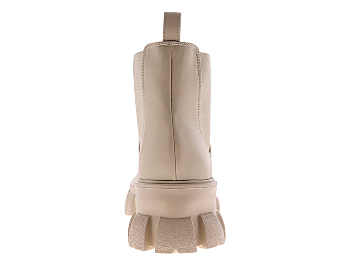 Bota combat color nude para mujer con suela de plataforma gruesa y acabado mate.
