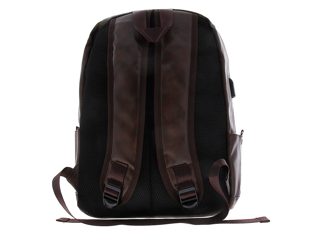 Mochila de color marrón oscuro con acabado en cuero sintético y un bolsillo frontal.