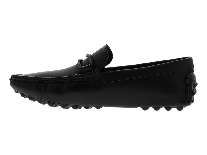 Zapato tipo mocasín color negro con suela texturizada y detalle decorativo en la parte superior.