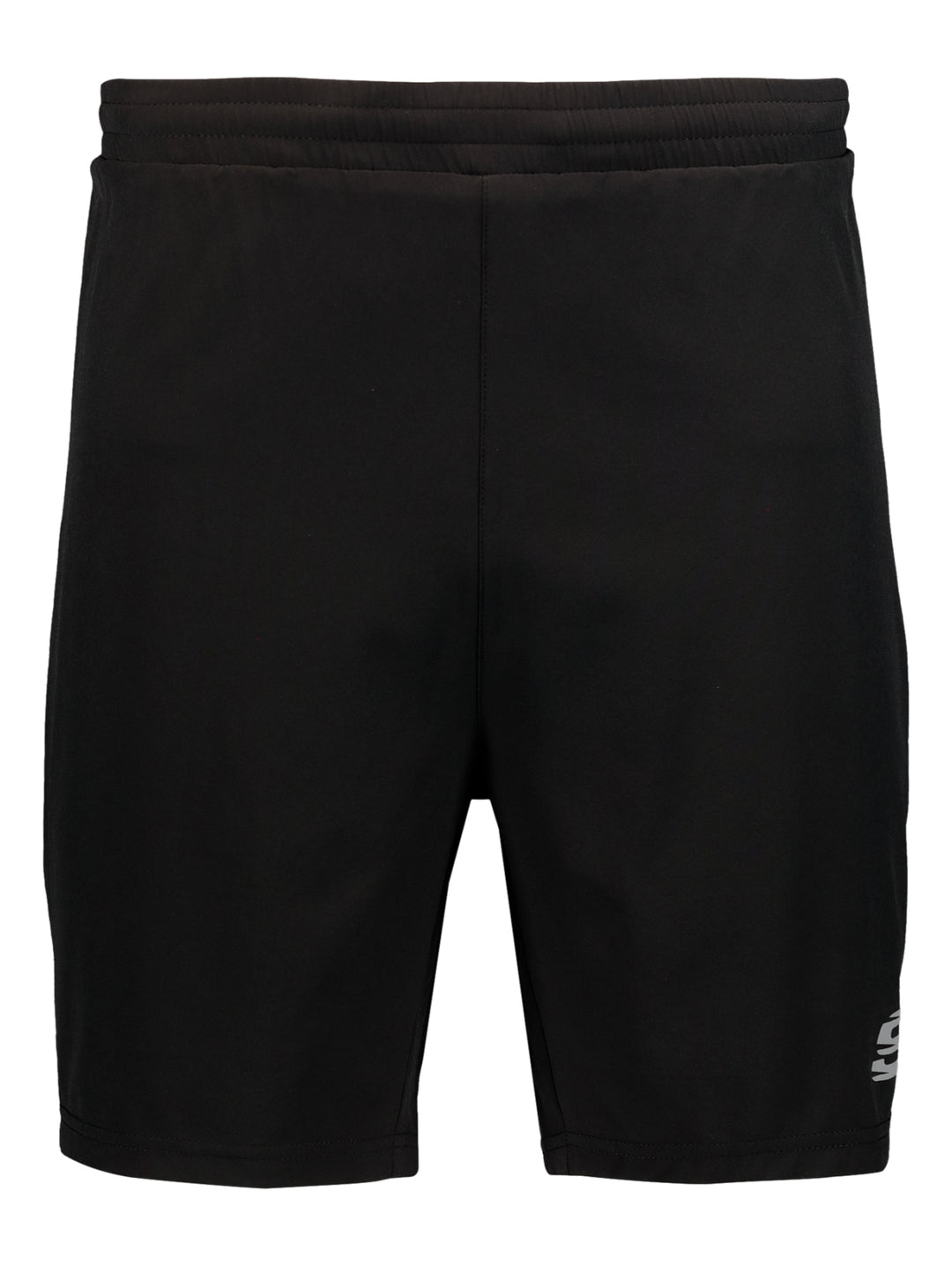 Hombre vistiendo short deportivo color negro de la marca Skechers con calzado deportivo a juego.