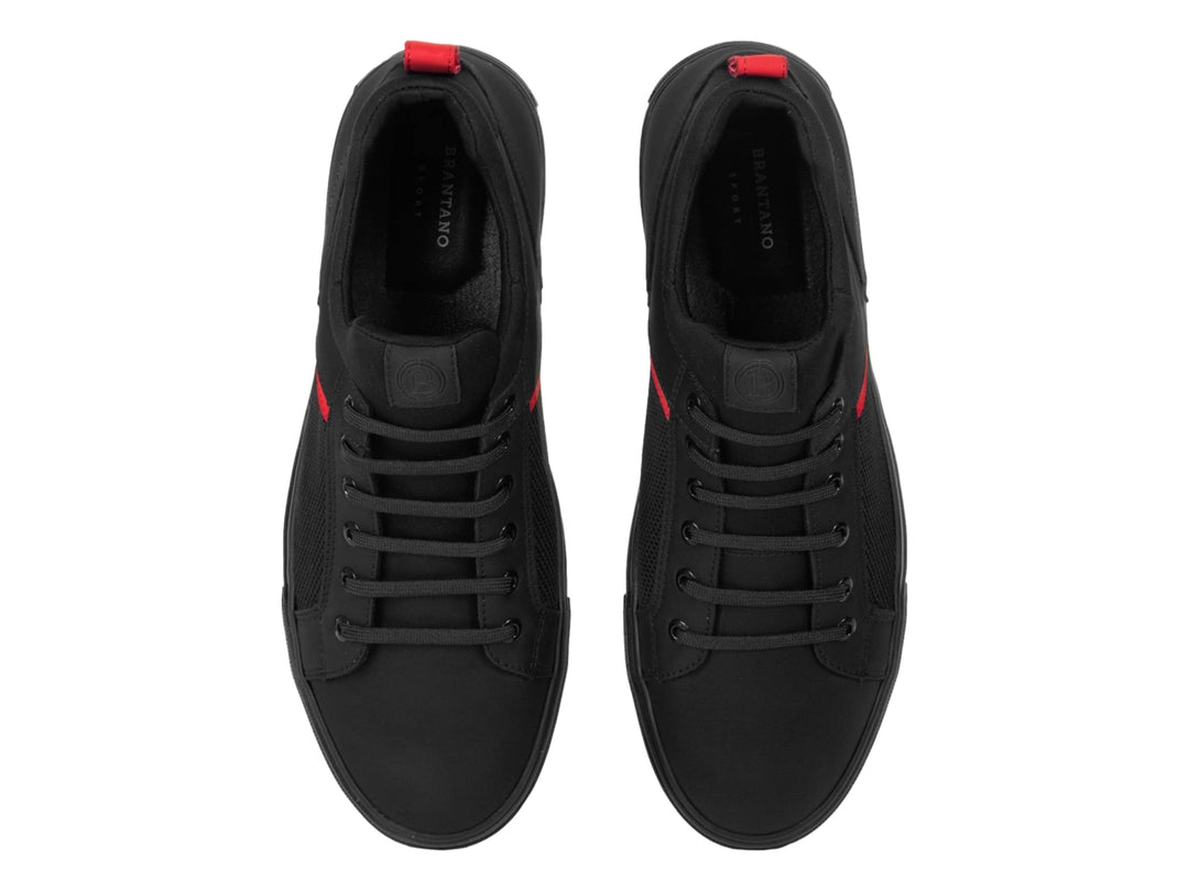 Tenis Brantano Stark para hombre en color negro con detalles en rojo y textura de malla lateral.