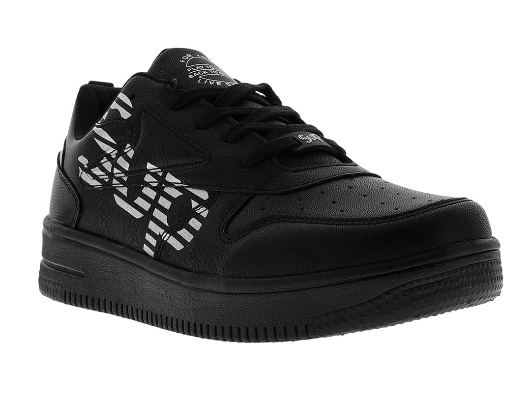 Tenis casuales color negro con gráfico blanco en el lateral y suela gruesa.