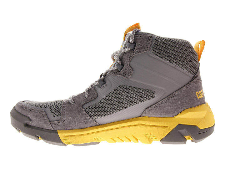 Bota Caterpillar de corte medio color gris con detalles amarillos, fabricada en gamuza y malla.