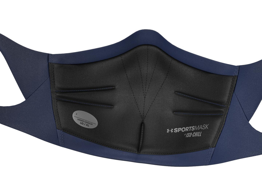 Cubrebocas deportivo Under Armour color azul marino con diseño ergonómico y logo blanco.