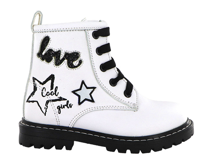 Botas blancas para Niña con suela y agujetas negras, decoradas con estrellas y texto.