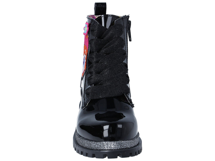 Bota negra de charol para niña con diseño de personaje colorido y suela gris brillante.