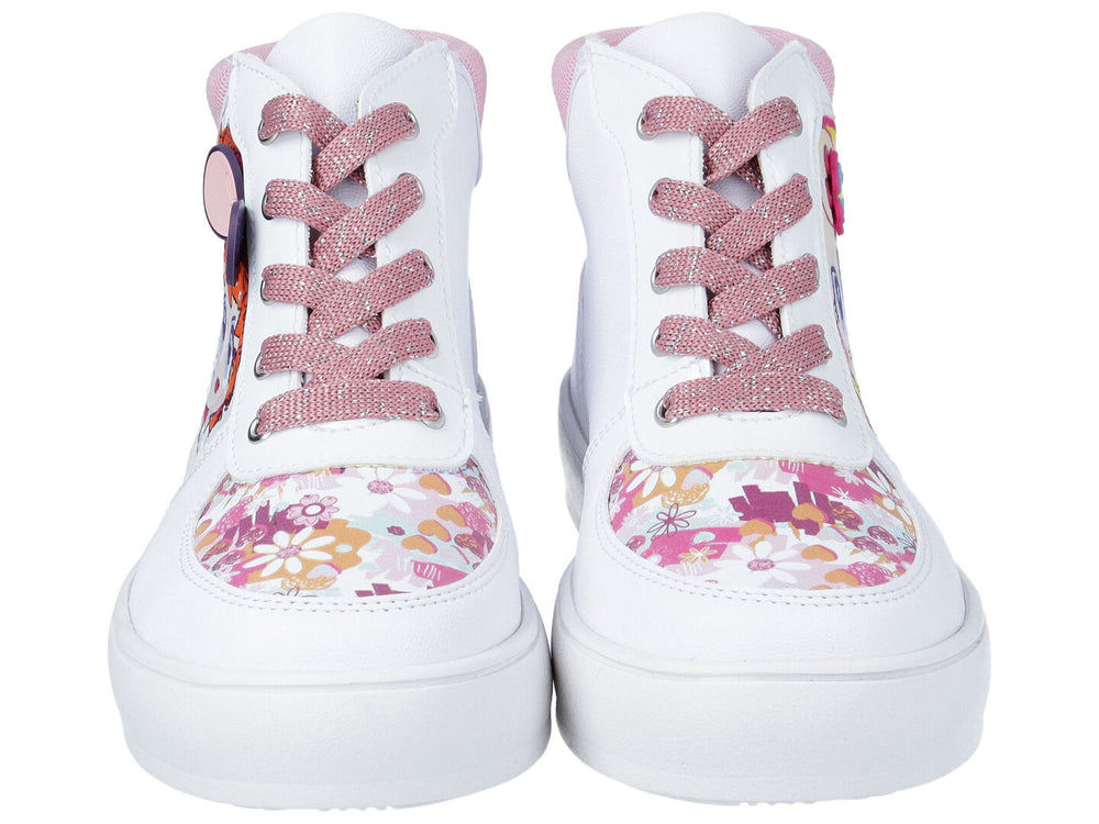 Tenis blancos para niña marca Distroller con detalles en rosa y estampado de personaje.