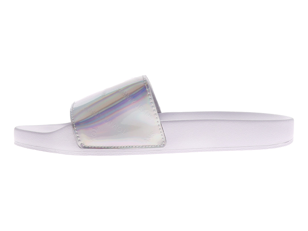 Sandalias blancas Tommy Hilfiger para mujer con correa iridiscente y logotipo Tommy Jeans.