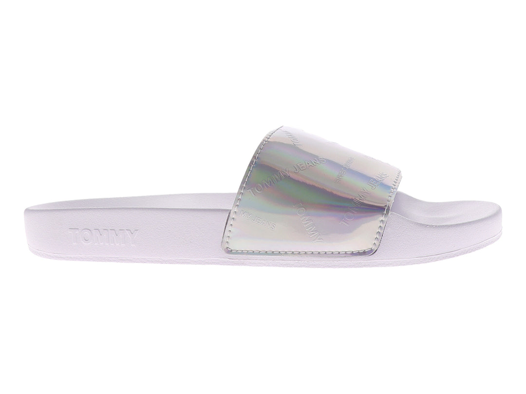 Sandalias blancas Tommy Hilfiger para mujer con correa iridiscente y logotipo Tommy Jeans.