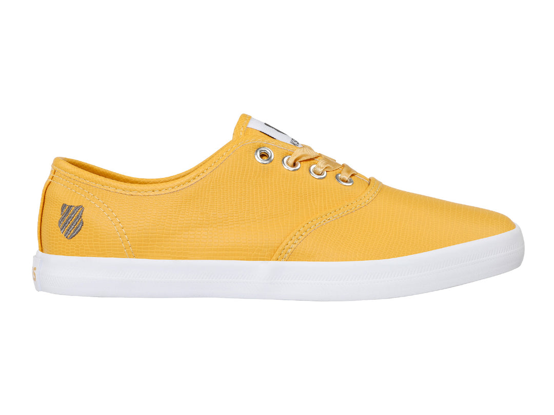 Zapato K-Swiss Beverly Dine color amarillo con suela blanca y cordones.